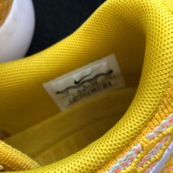 Like new...Nike FlyKnit Roshe Run Shoes. Sz 7 - Picture 8 of 11